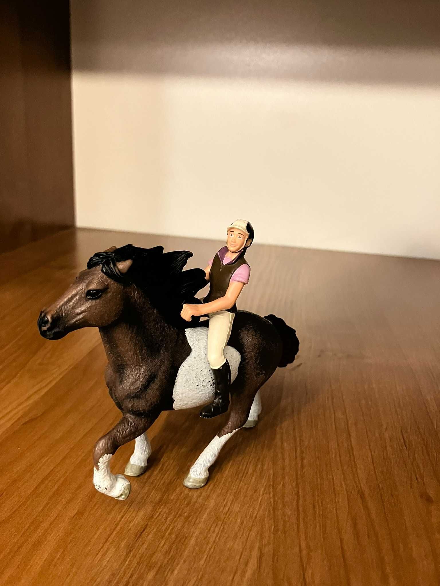 Jeździec na koniu Schleich