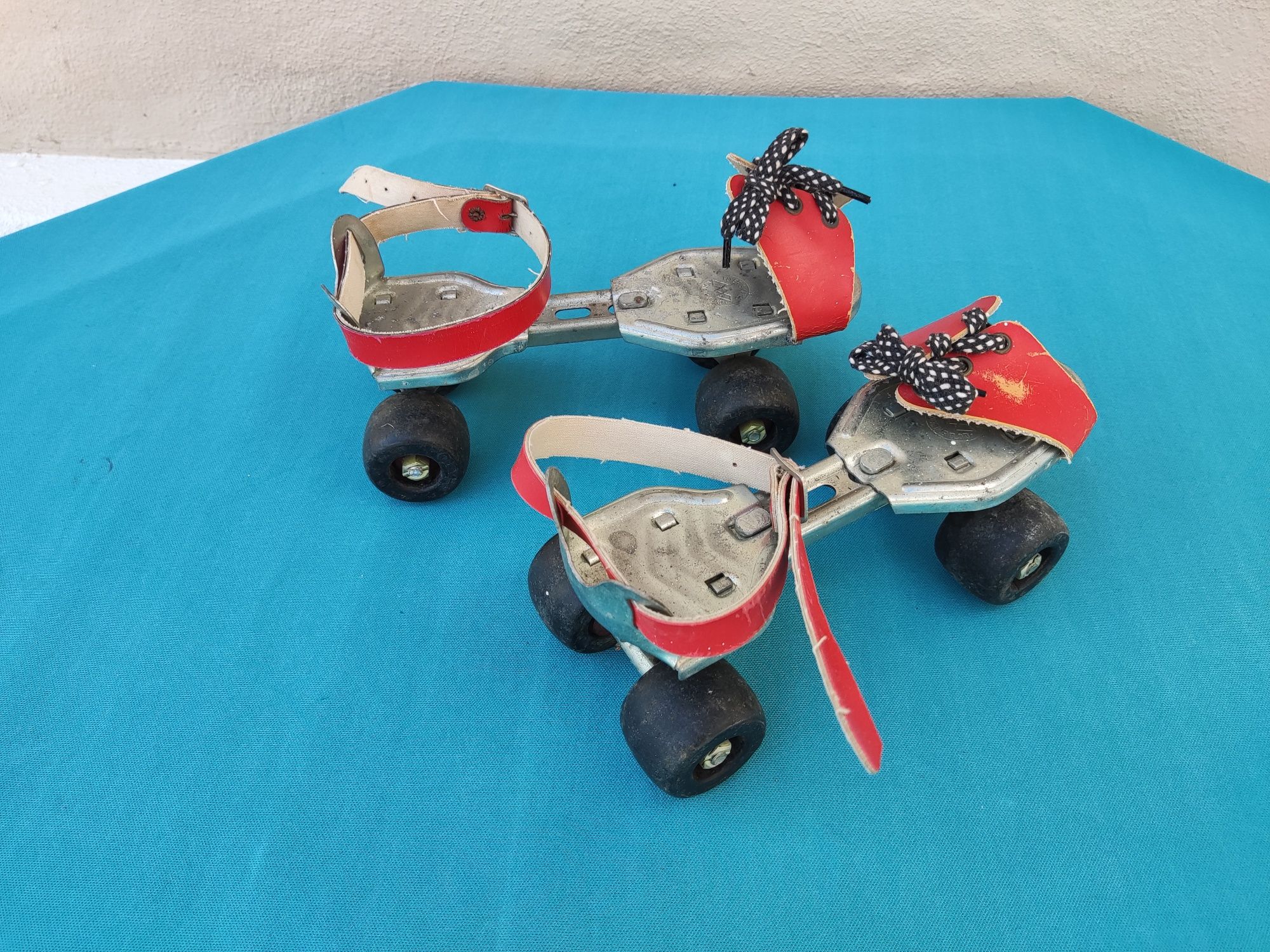 Par de Patins (4 rodas) ajustáveis Vintage Retro Flyer Skates