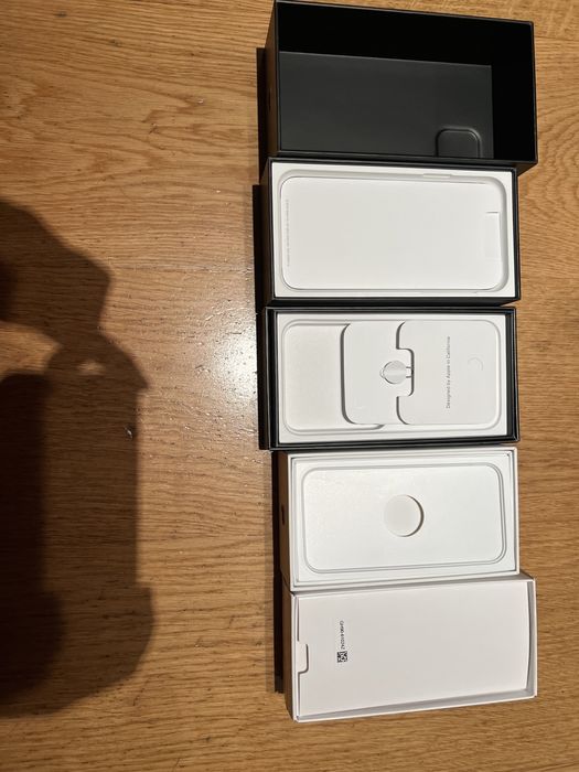 iPhone caixas vazias