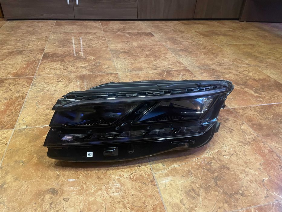 Фара ліва Volkswagen Touareg III 761941113A, дефект!