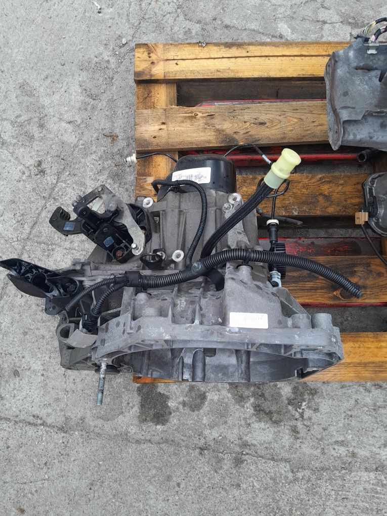 Skrzynia biegów Renault Clio IV Captur 0.9 TCE JR5357  Stan Wzorowy