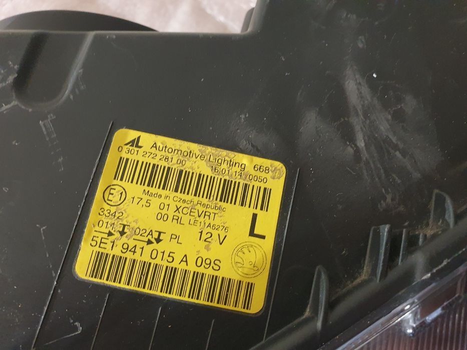 Lampa xenon lewa prawa Skoda Octavia III Europa skrętna