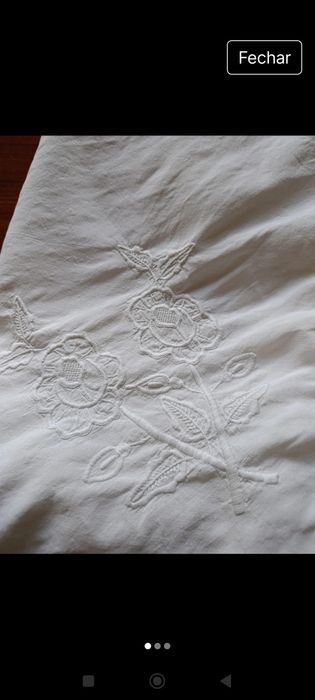 Toalha bordada com renda