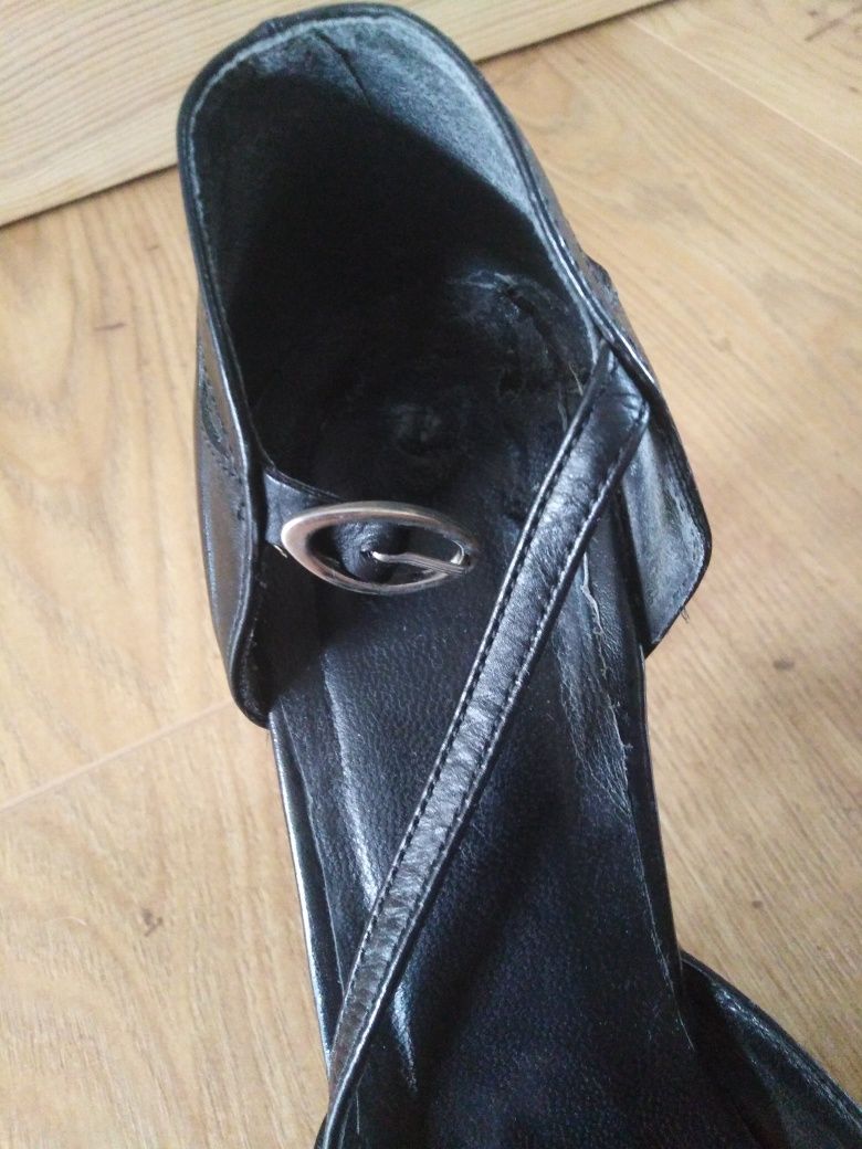 Skórkowe czarne czółenka Ryłko r. 38 1/2