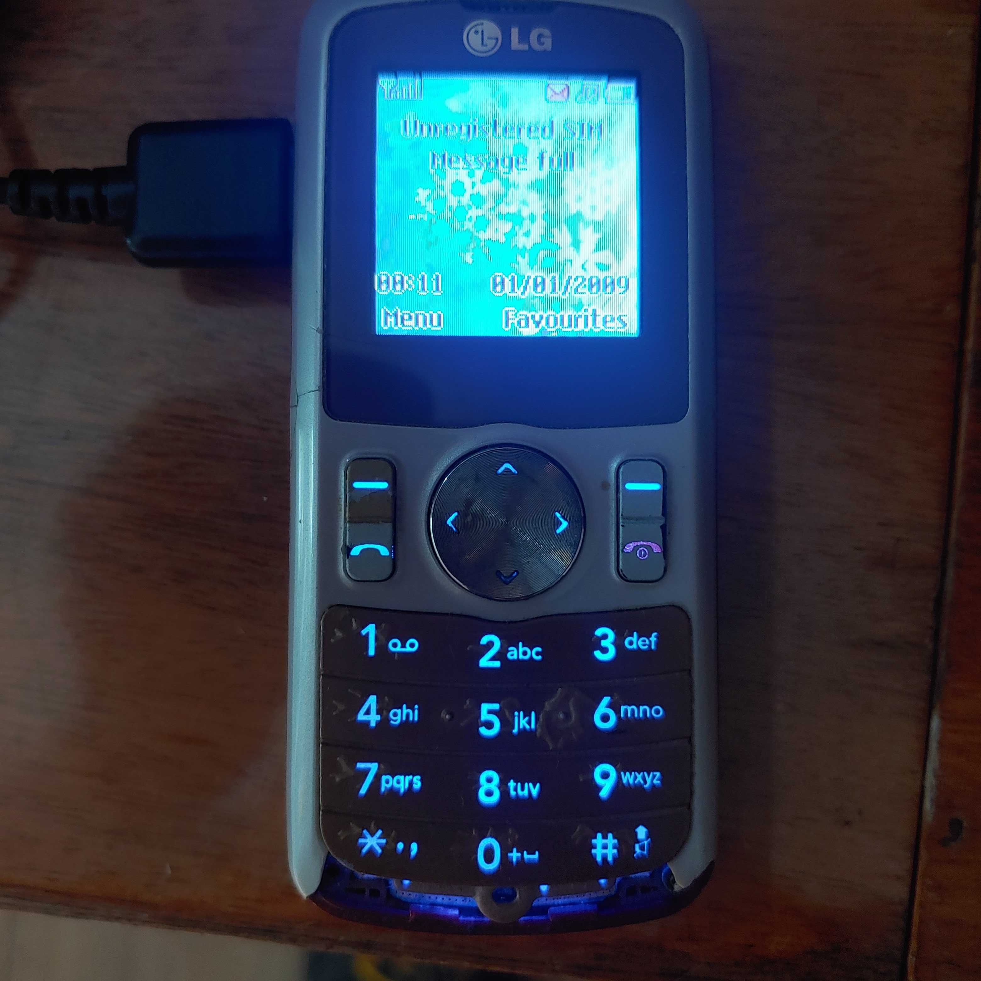 LG GB 102.а також Sharp GX 10 телефон.