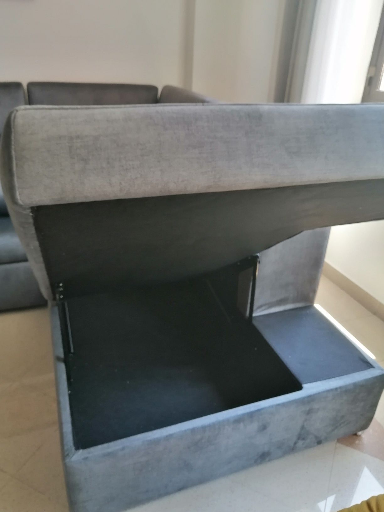 Sofá chaise lounge com cama novo