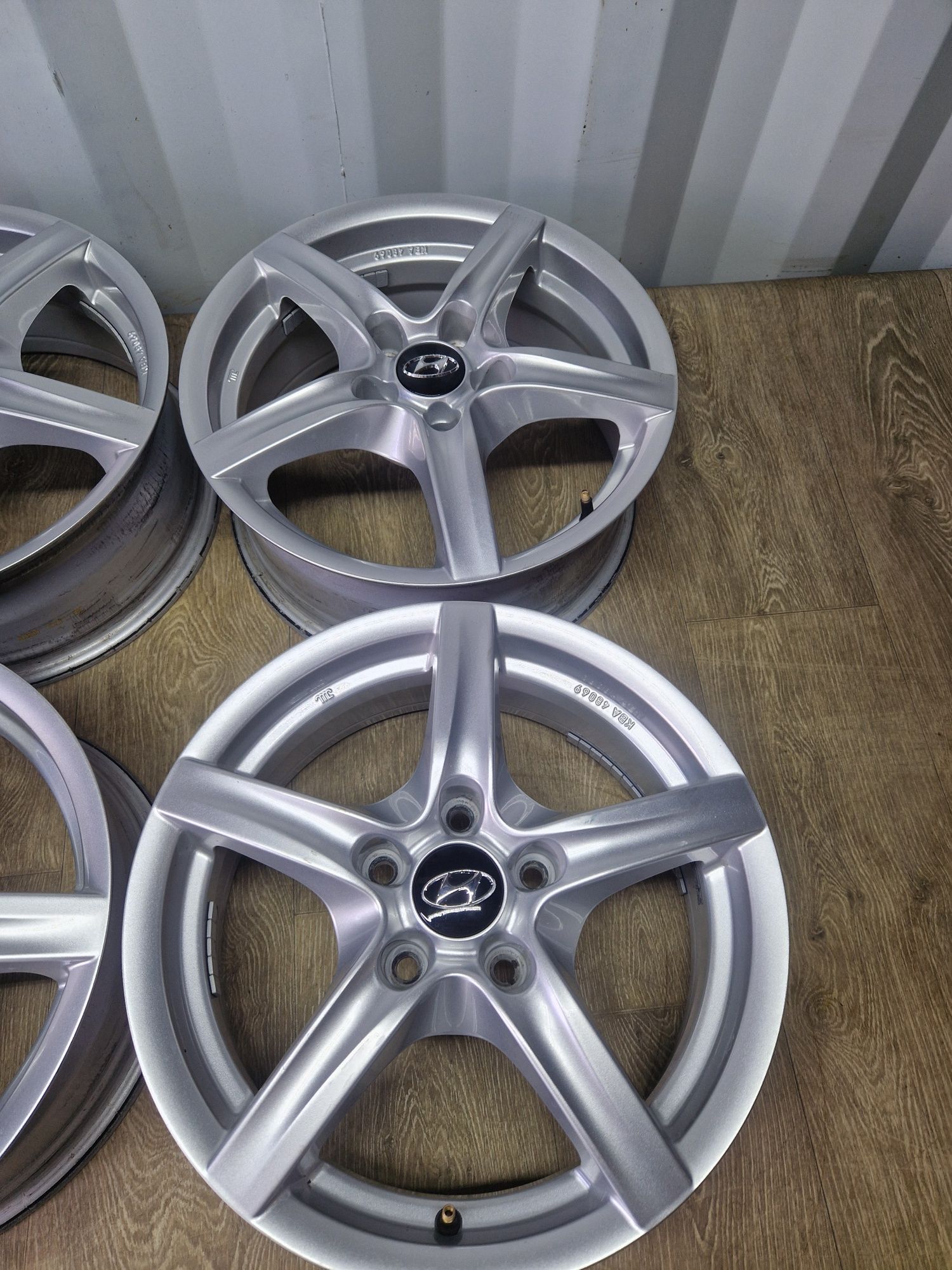 Felgi 16 hyundai i30 i40 tucson 5x114.3 6.5j et 39 os 70.0
