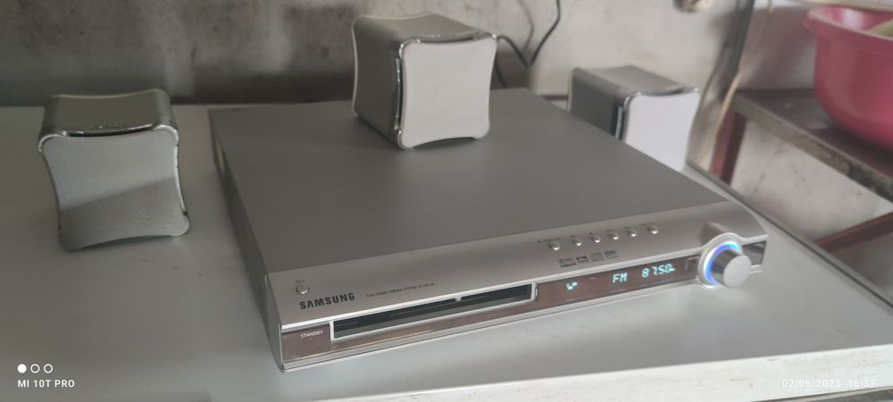 DVD Samsung cinema Hoom a funcionar bem, com 3 satélites.