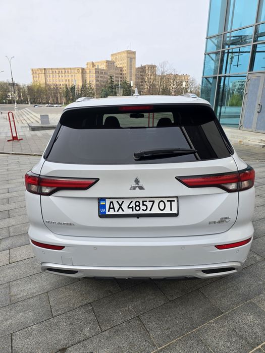 Mitsubishi outlander PHEV 2.4 4WD SEL Гібрид 2023р. 

 PHEV 2.4 P 4WD