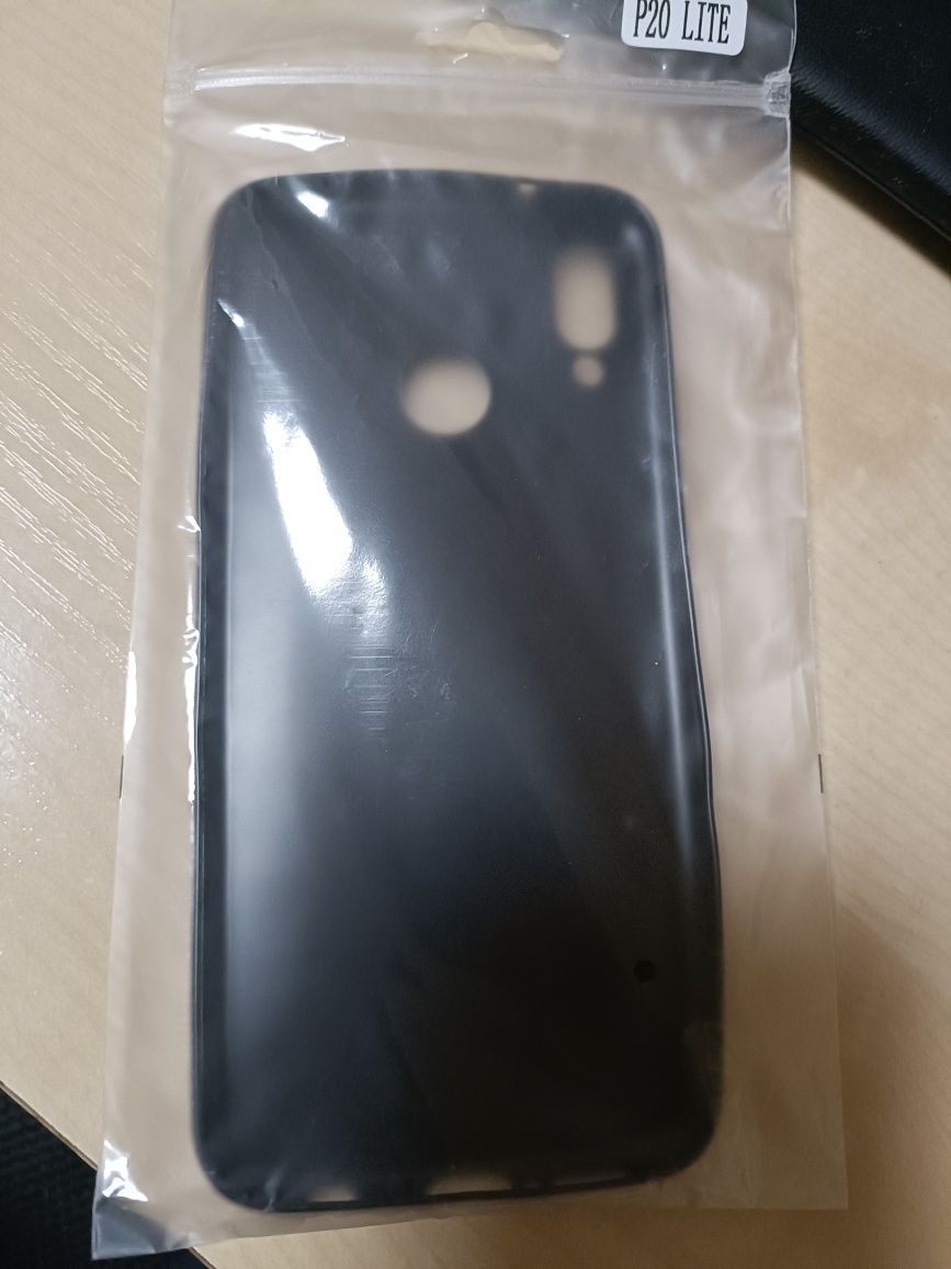 Etui do telefonu Huawei P20 Lite kolor czarny połysk