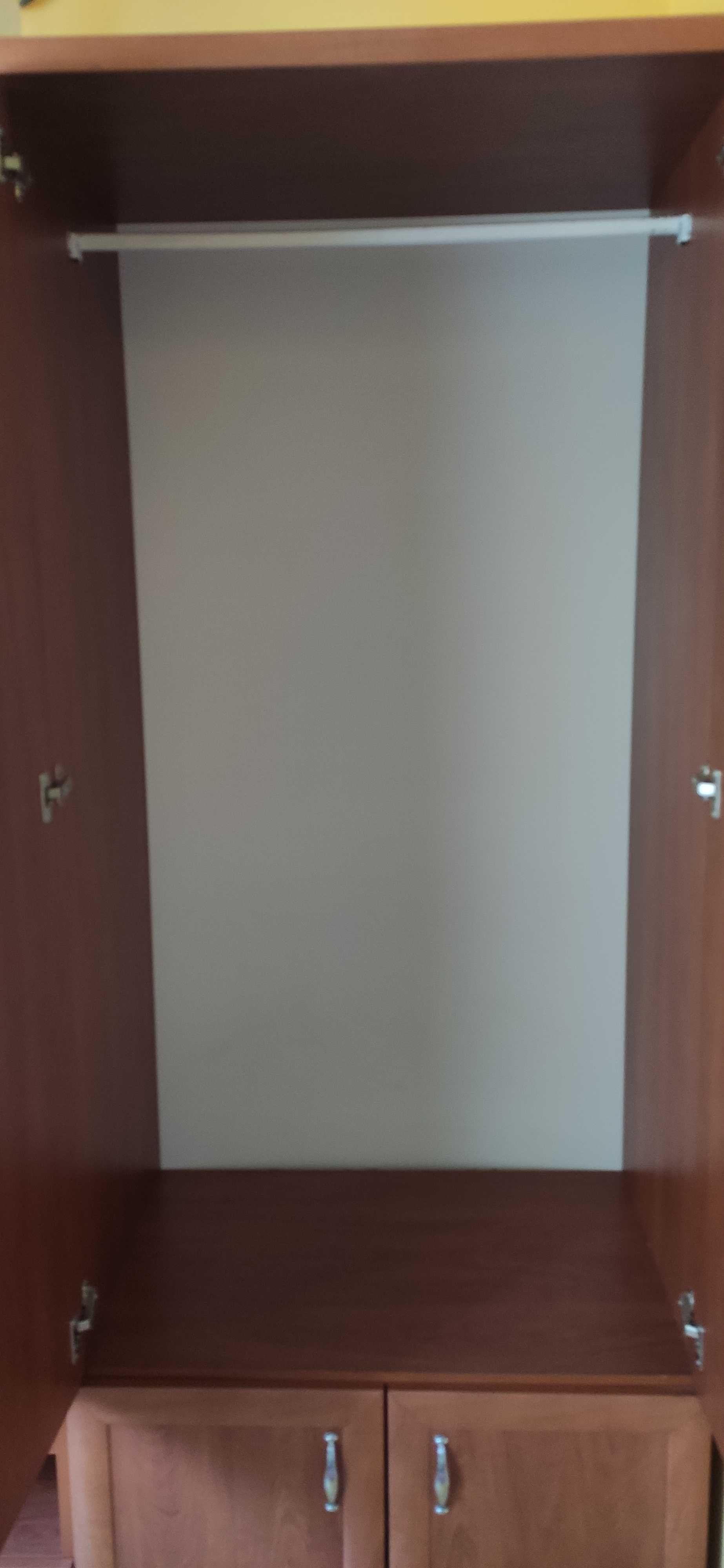 Meblościanka 4 cz.z możliwością dowolnego ustawiania każdego elementu.