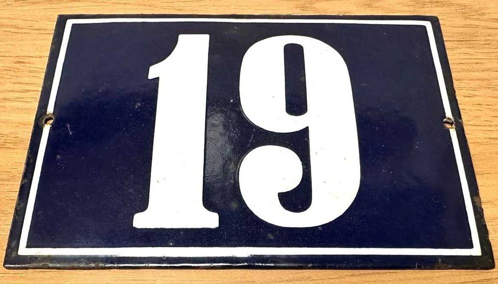 Numero de porta antigo esmaltado 19, numero de policia