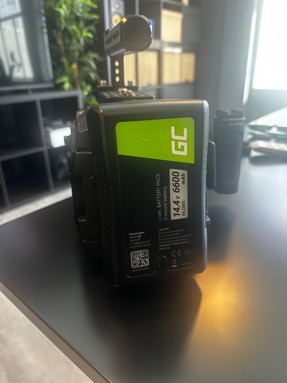 Blackmagic Ursa Mini Pro 4.K com lente sigma 18-35 f 1.8 e acessórios