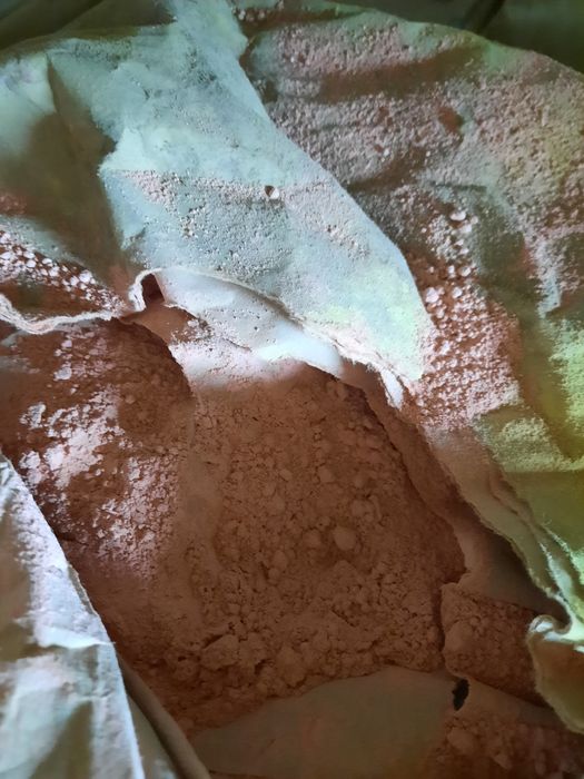 Охра, сурик залізний, акумуляторна кислота