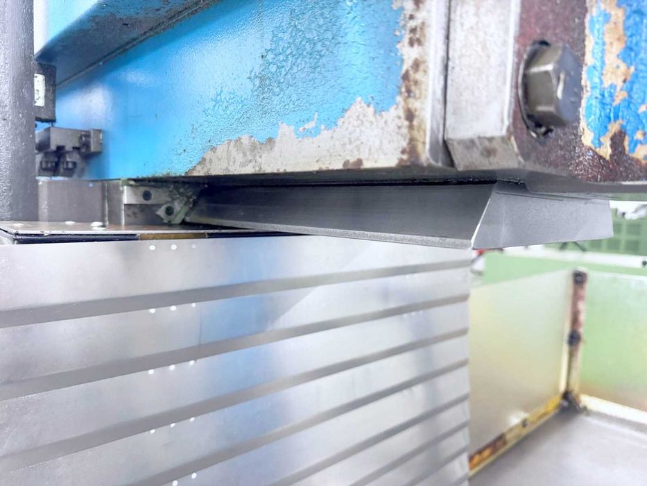 Frezarka uniwersalna AVIA FNE40Z |liniały optyczne| CNC i konwencjonal