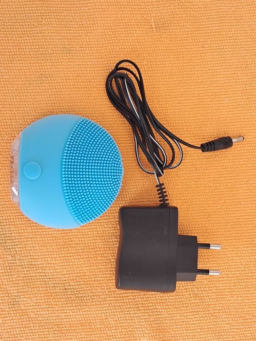 Прибор для массажа и чистки кожи лица Beurer FC 52