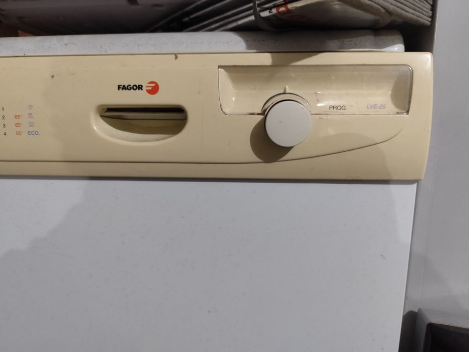 Máquina lavar loiça Fagor LVE25 avariada