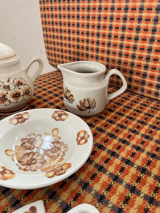 Zestaw dzbanek mlecznik talerzyki