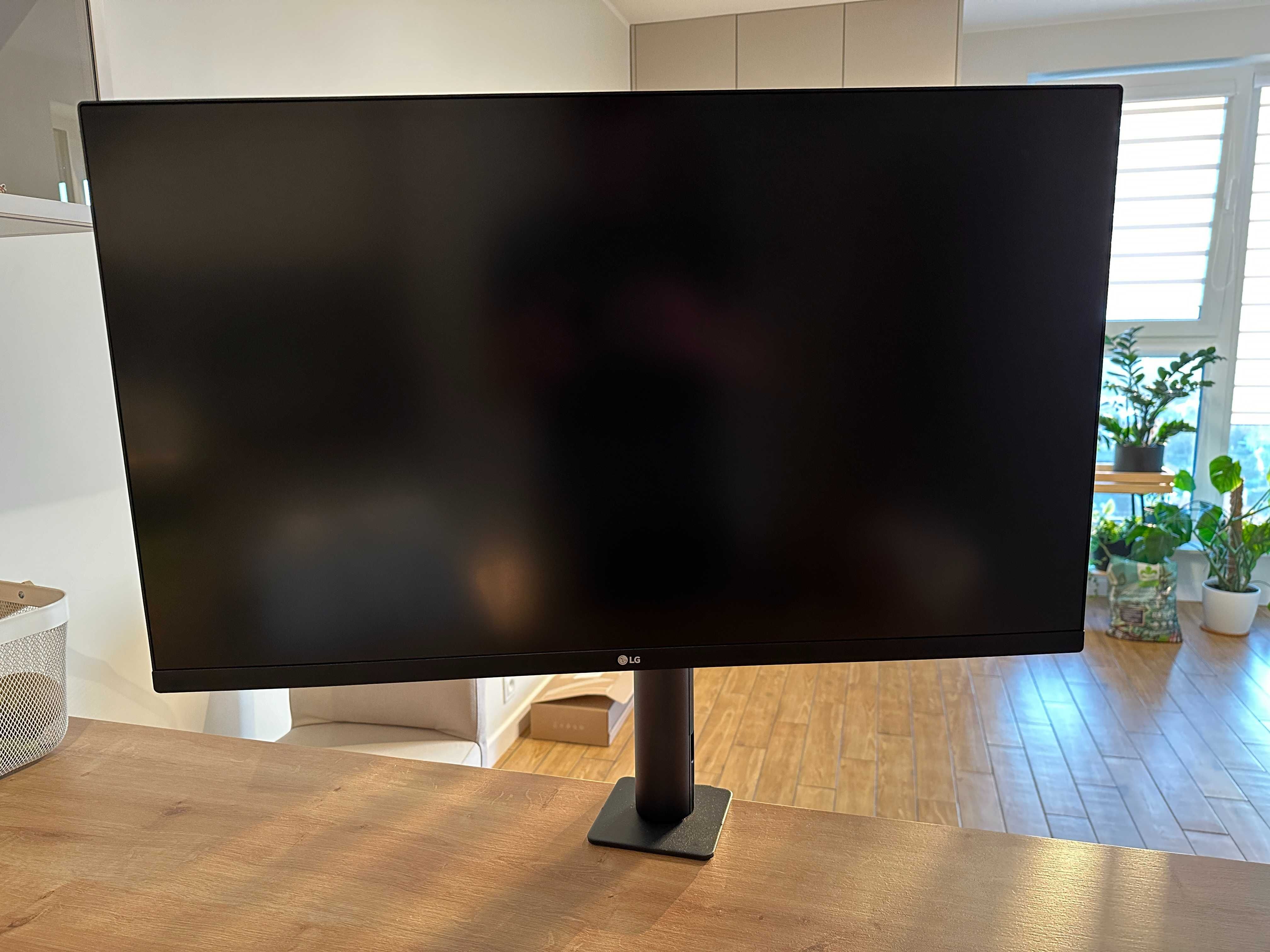 Monitor LED 32" LG UltraFine 32UN880-B Ergo 4K HDR - Stan Idealny