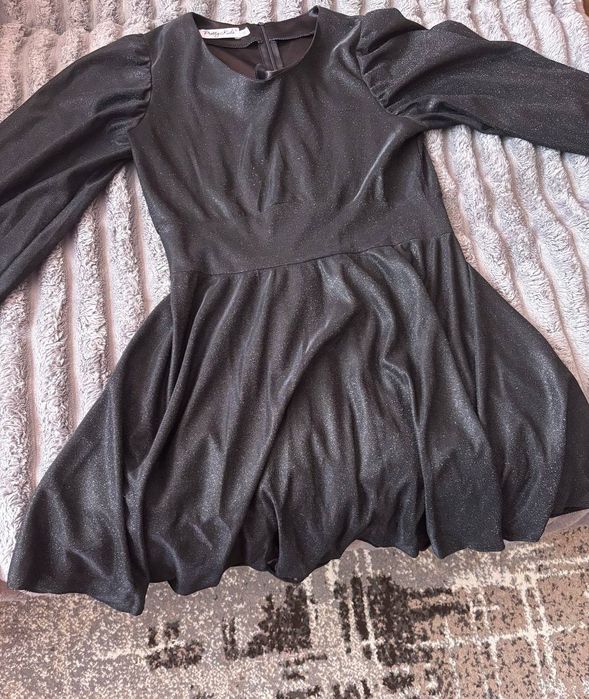 Чорна вечірня сукня