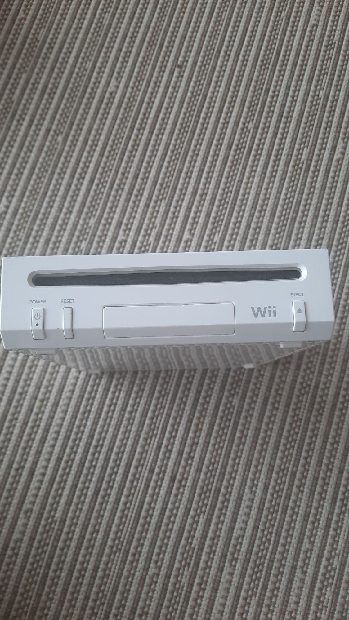 consola Wii com comandos e jogos