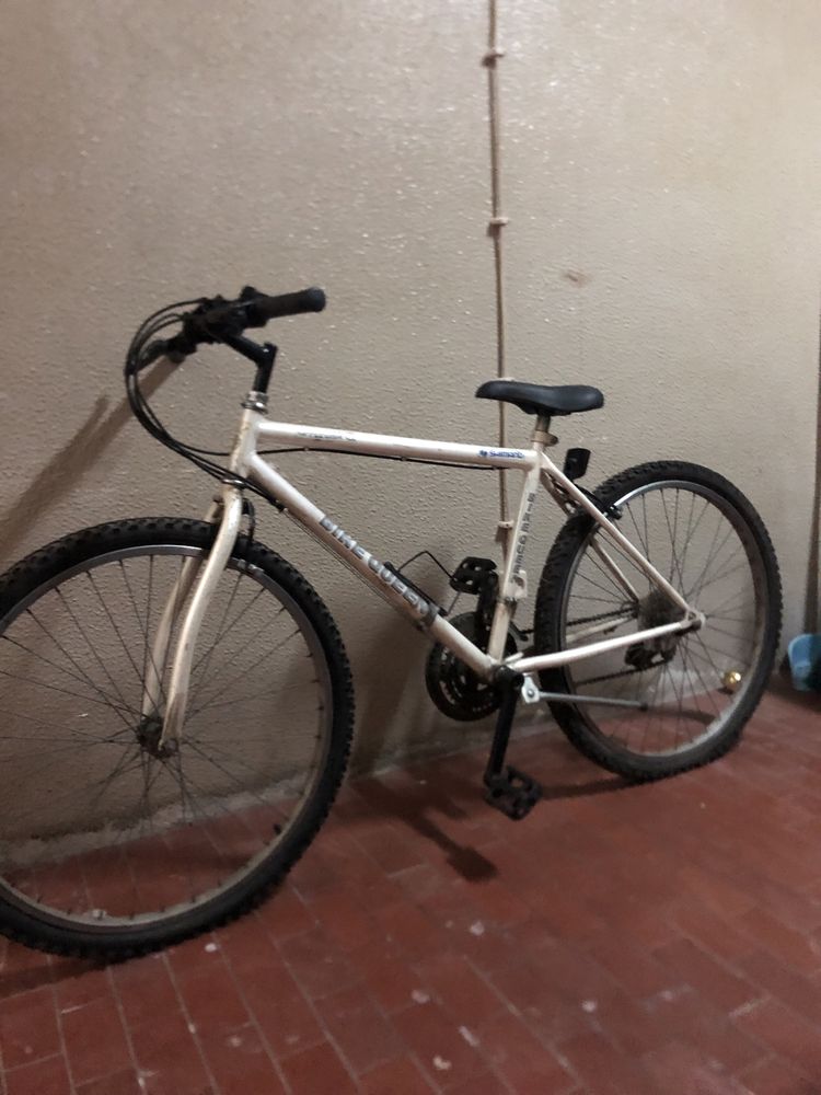 Bicicleta usada de adulto