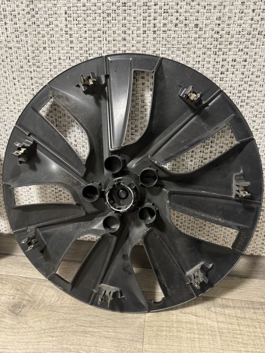 Продам колпаки  Tesla  R19 б/в