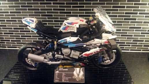 BMW M 1000 RR de lego