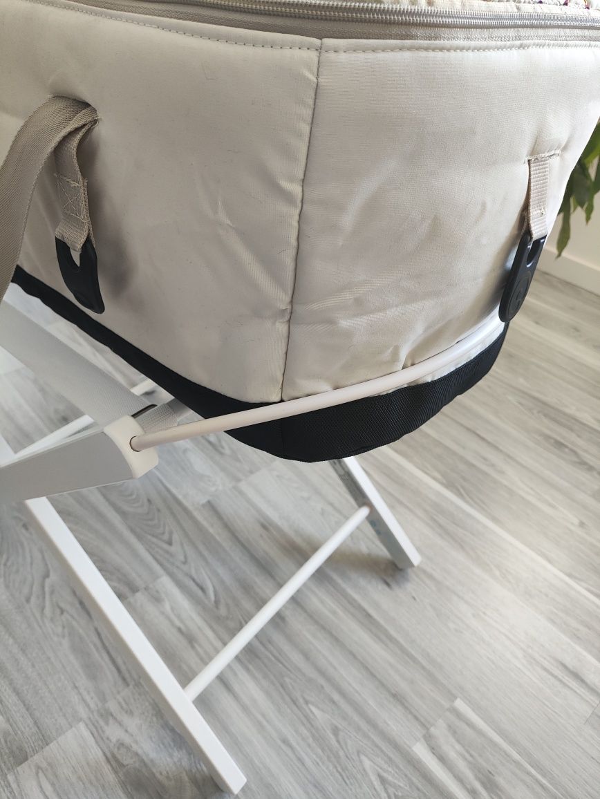 Suporte para alcofa de bebé