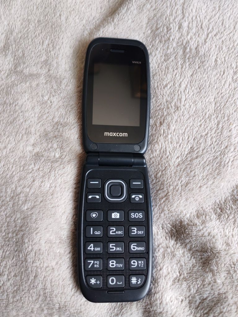 Telefon MAXCOM MM828