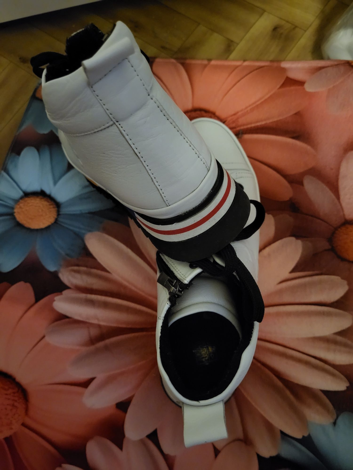 Buty damskie biale- botki ..
