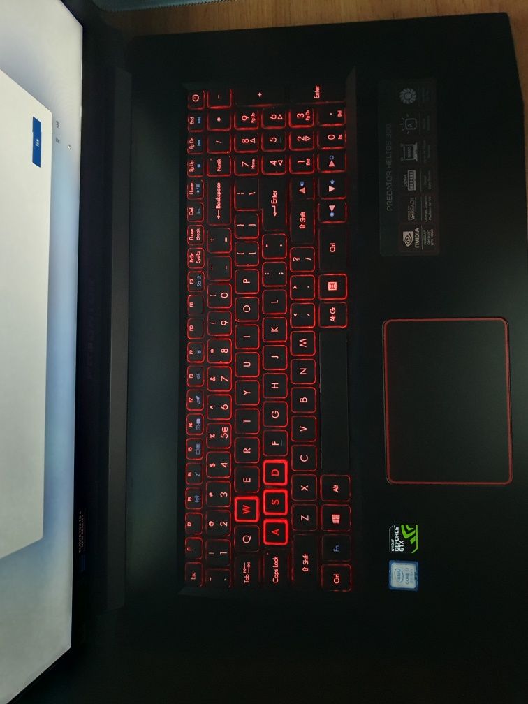 Acer predator helios 300 i7 gtx 1060