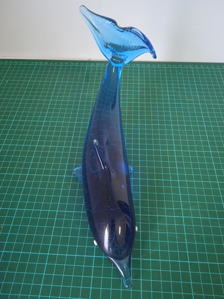 Golfinho azul em vidro