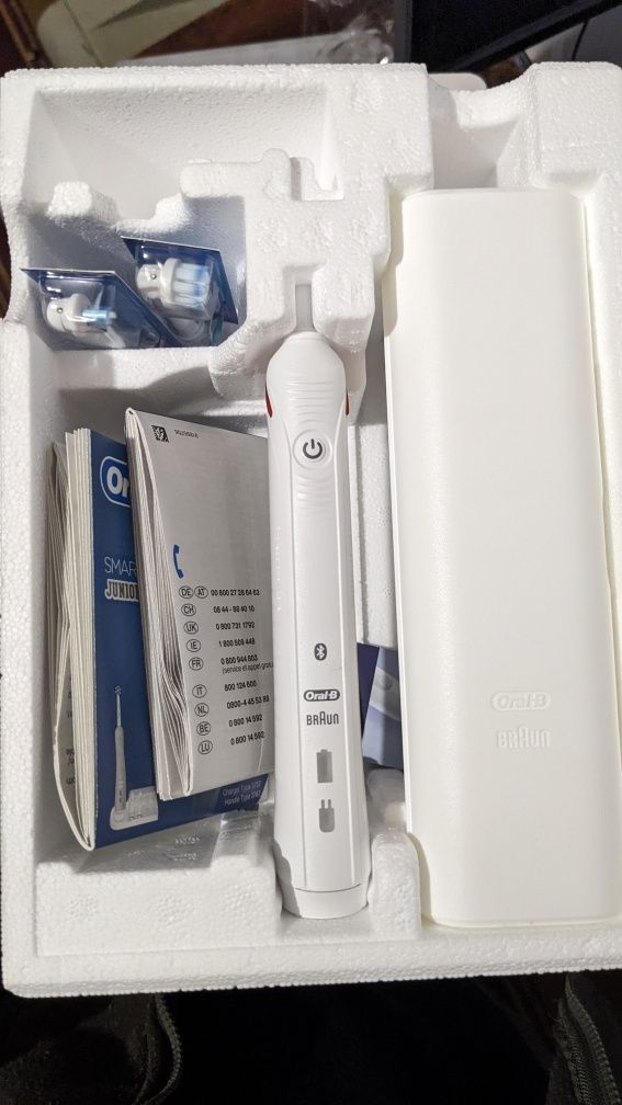 Електрична зубна щітка Oral-B Laboratory Smart Cleaning Protection