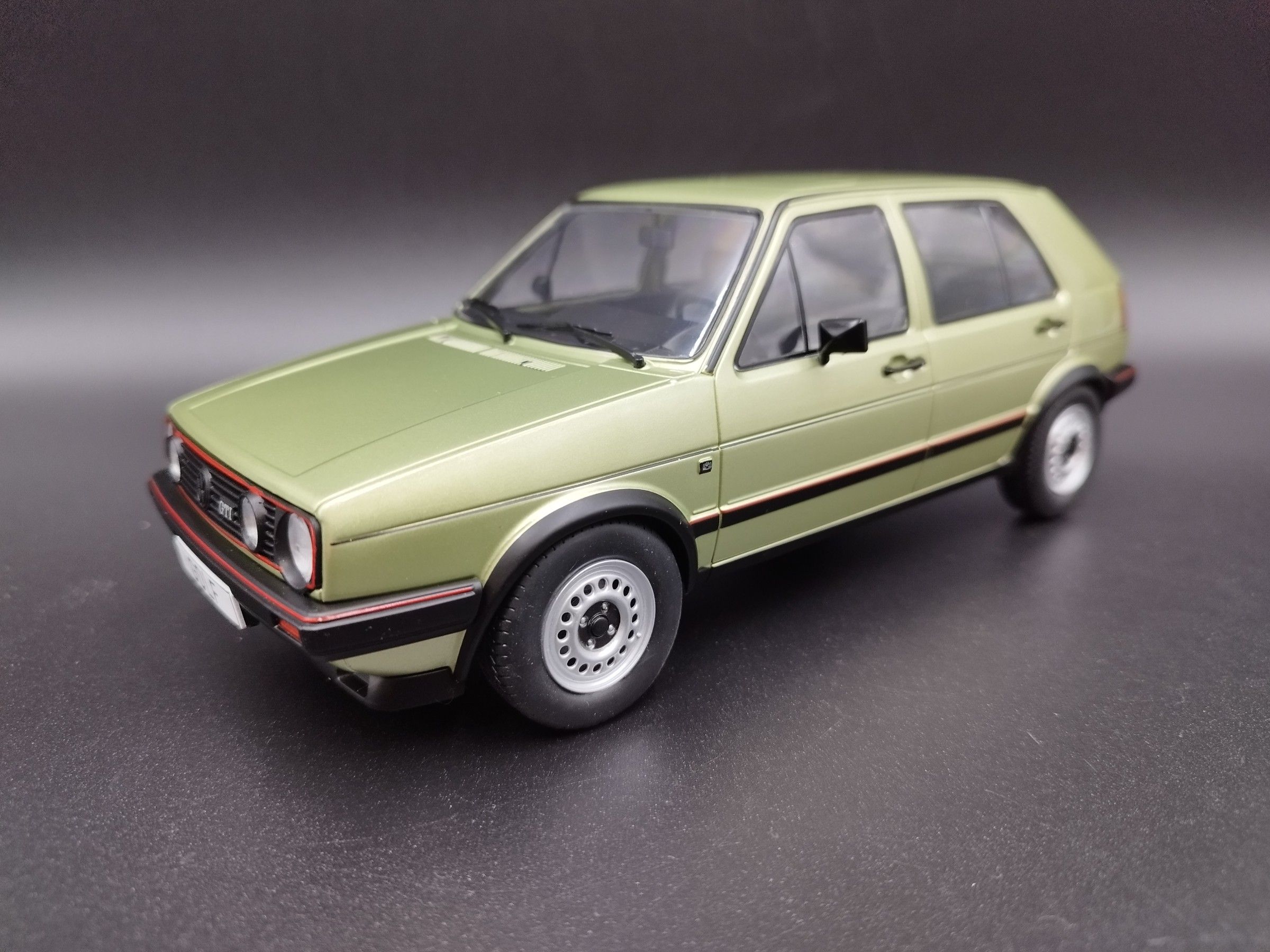 1:18 MCG Volkswagen Golf II GTI model nowy