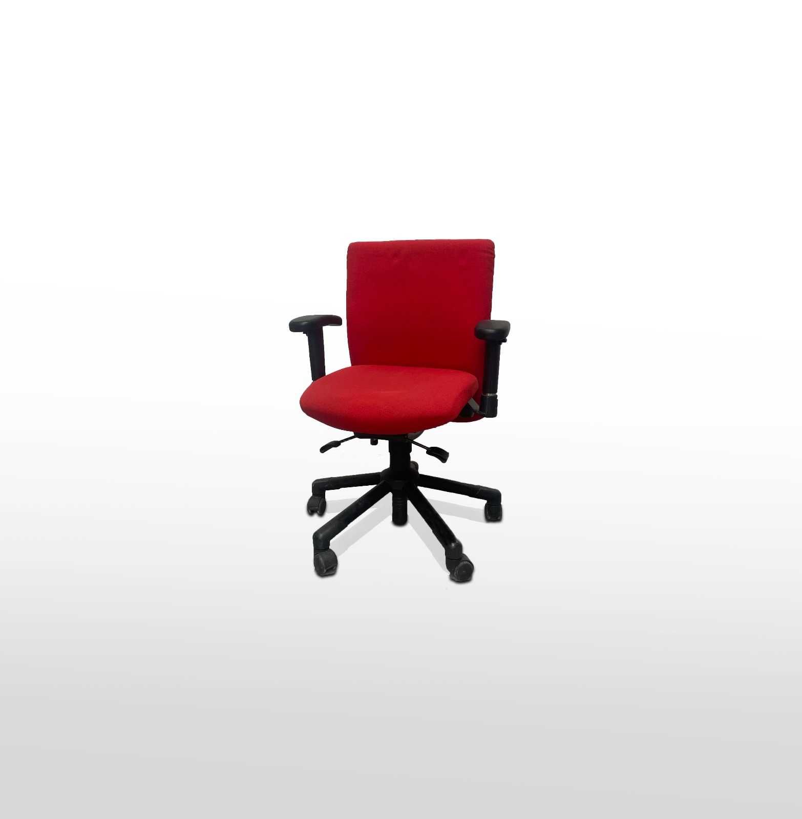 Czerwony fotel obrotowy Intersthul