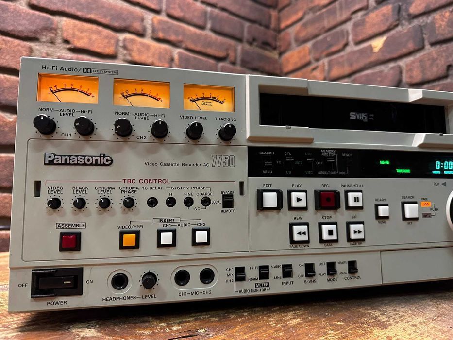 Odtwarzacz VHS studyjny magnetowid Panasonic AG-7750
