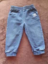 Piękne spodnie jeansowe Adidas 80 cm