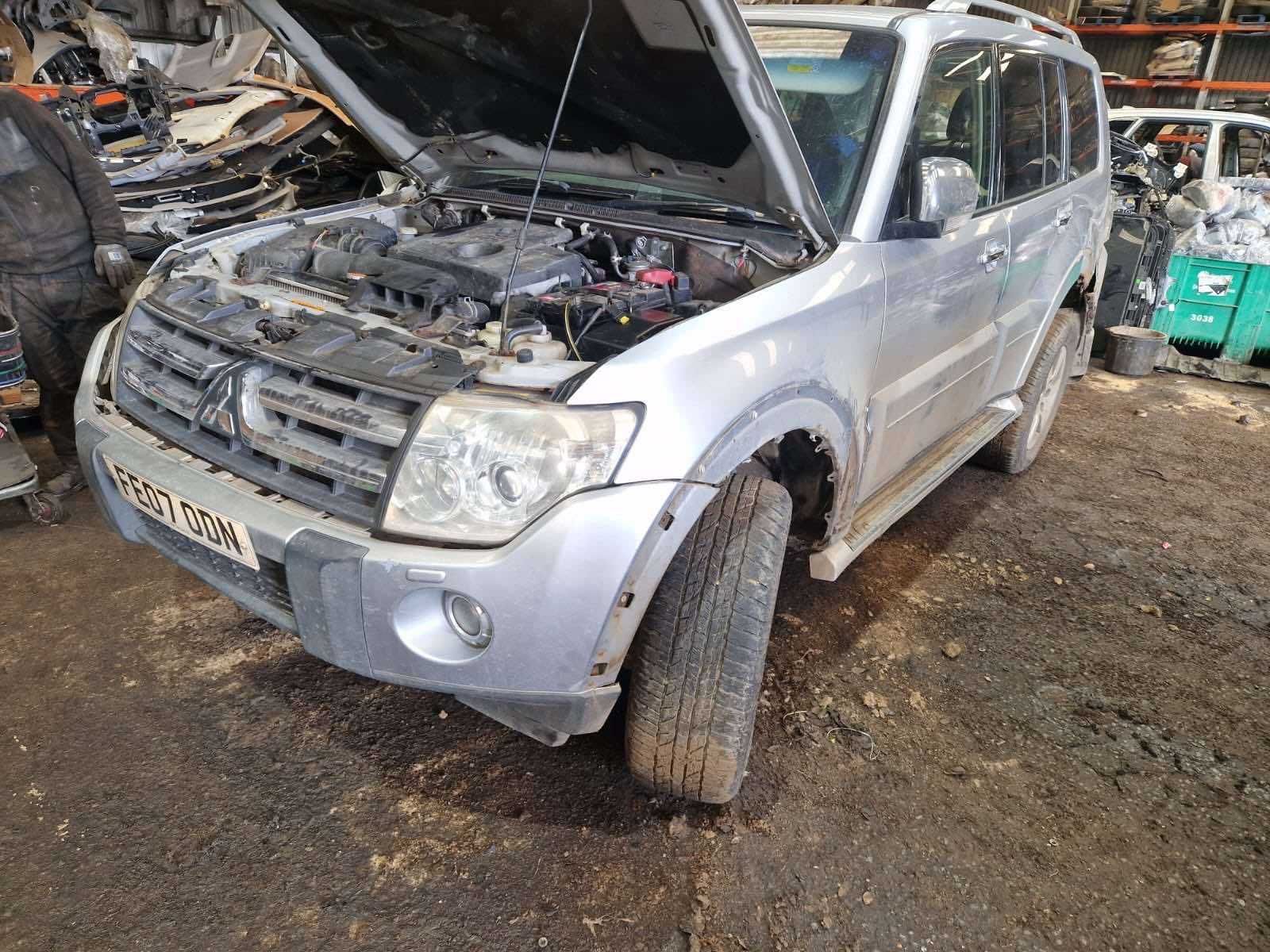 Кузов,кузовние детали запчасти Mitsubishi Pajero Wagon 4