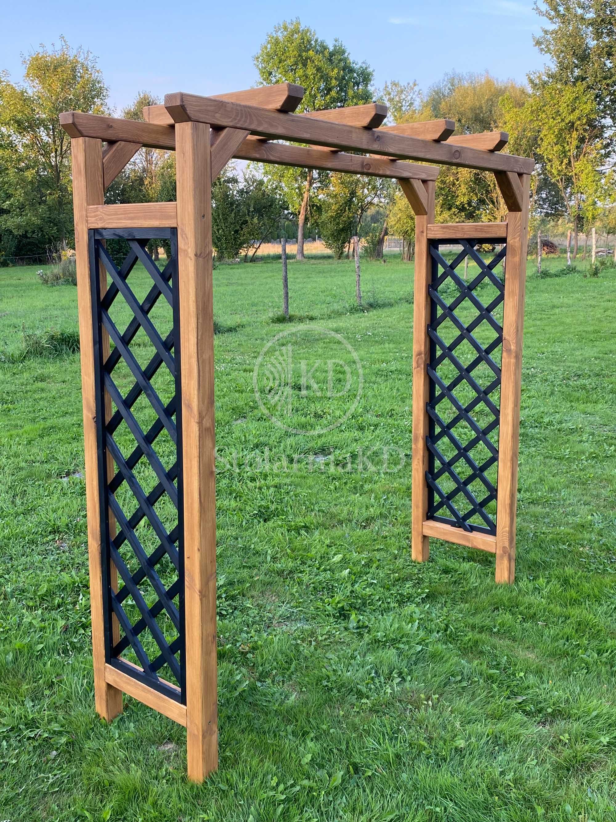 Pergola przejście z ławka kratka ogrodowa róże rośliny