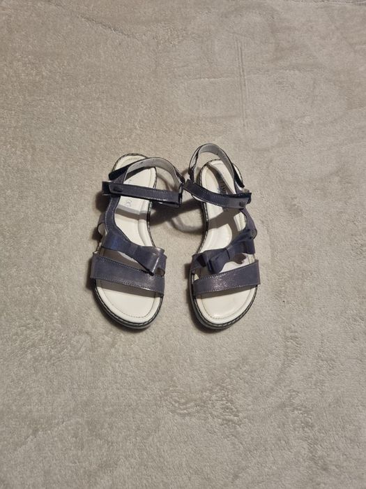 Skórzane sandały dziewczęce