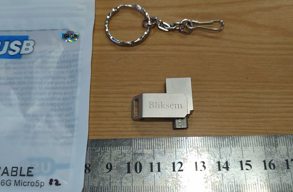 Новая флешка 64 GB металлическая на брелке