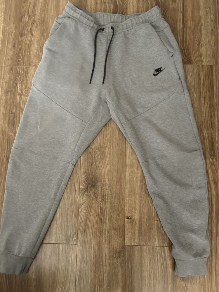 Nike Teech Fleece