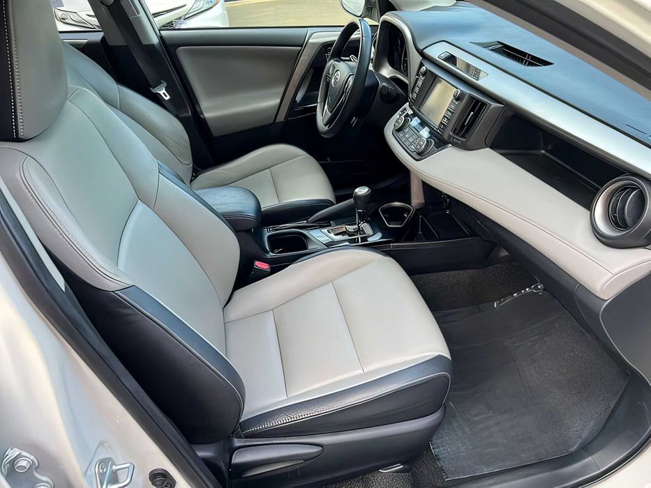 Toyota RAV4      2018