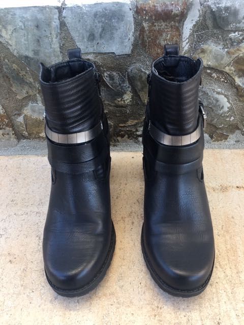 Botas Pretas Super giras Nº 39