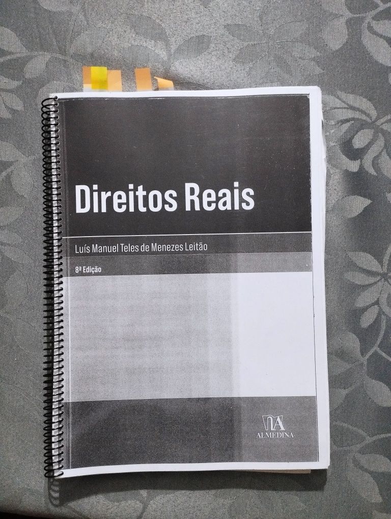 Manuais e apontamentos de Direito Reais