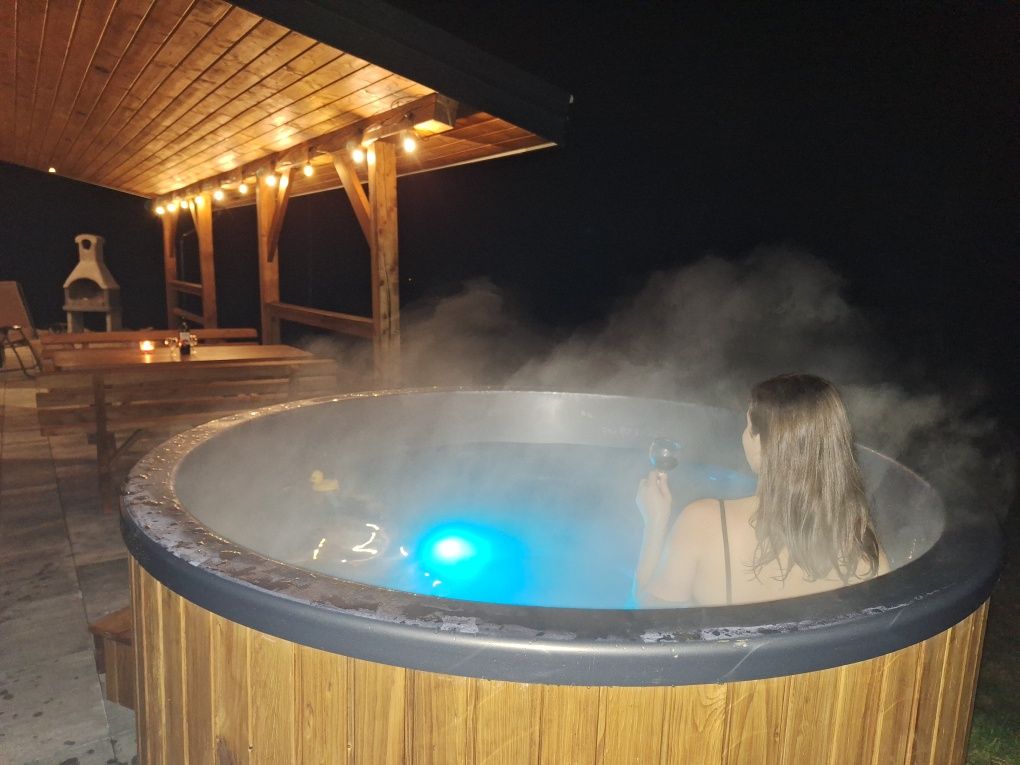 Domek z balia jacuzzi w Beskid Niski , las cisza spokòj , Leśna Chata