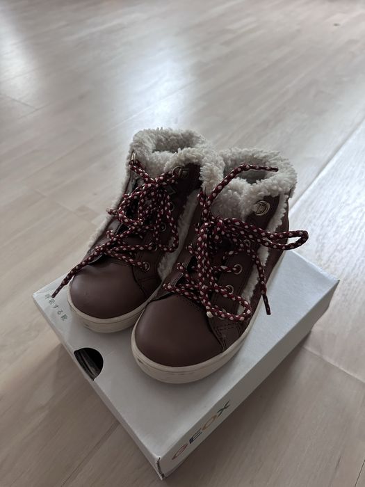 Продам дитяче осінньо-зимове взутт Geox