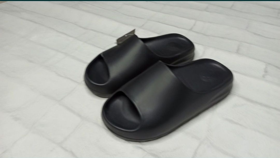 Шлëпки чëрные adidas Yeezy slide 6448