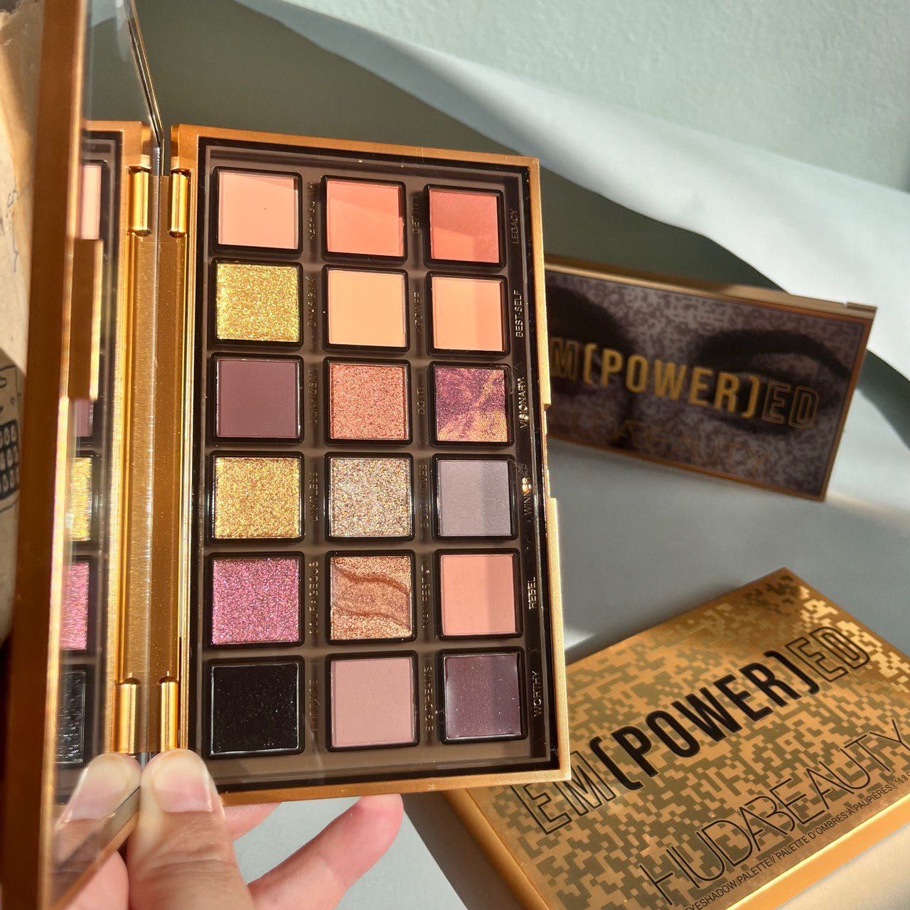 Палетка тіней HUDA BEAUTY Empowered Eyeshadow Palette. Оригінал